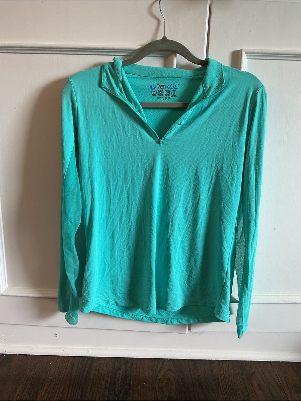 IBKUL Aqua Green Long-Sleeve V-Neck Hoodie Top